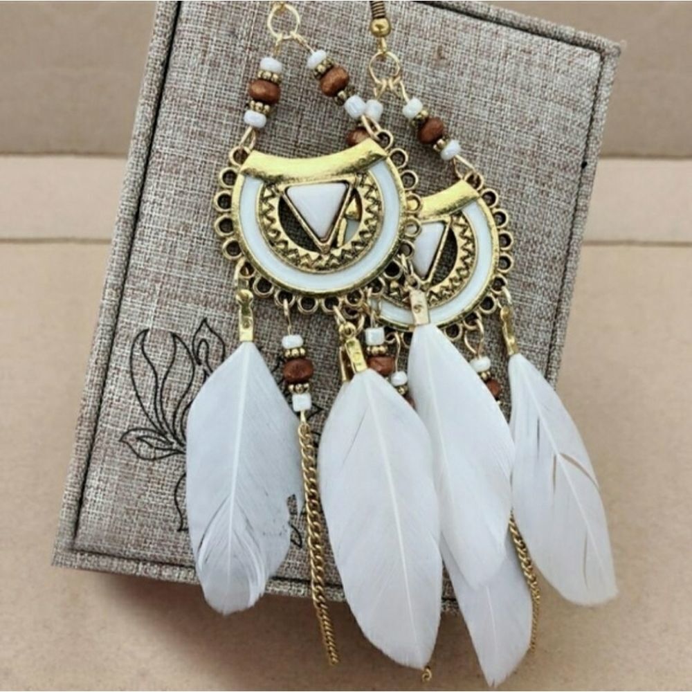 WhiteâBohoâdangle feathers